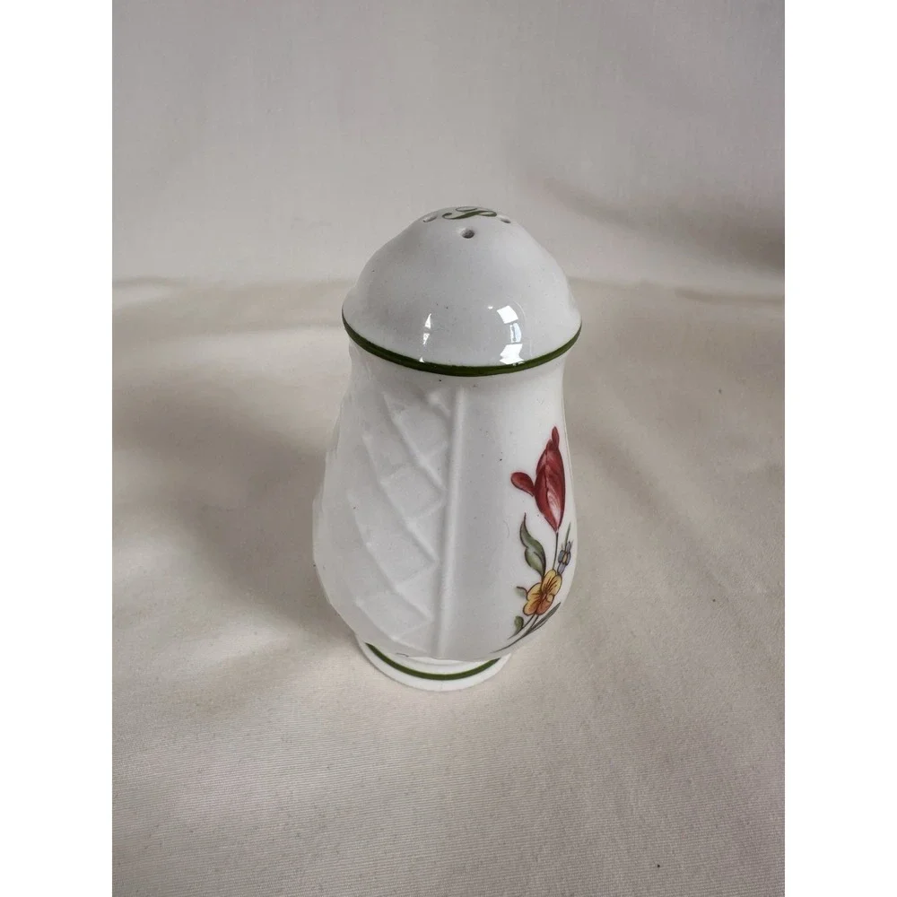 Villeroy‎ & Boch Tulipe pepper shaker